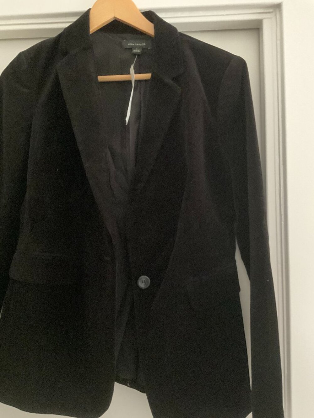 Ann Talyor Black Velvet jacket Size 6 NWT
